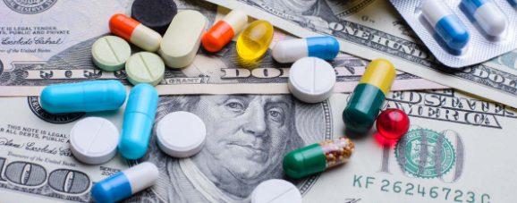 Conviene investire su azioni farmaceutiche.