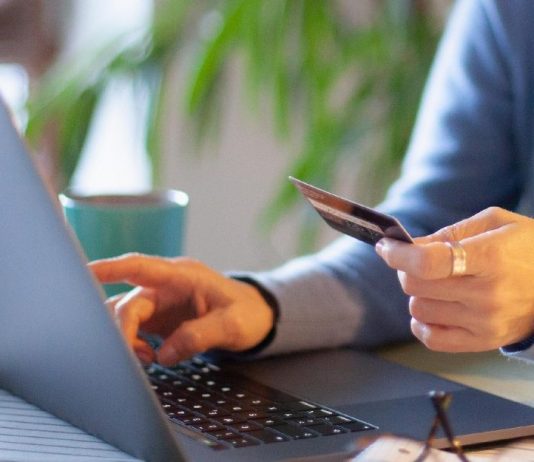 investire su settore e-commerce - Amazon