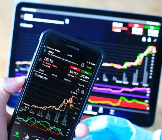 Un certificato su tre titoli USA con barriera capitale 35% e cedole fino al 19% annuo azioni USA